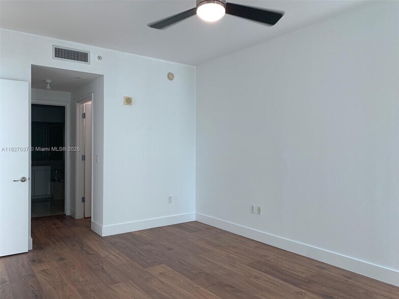 Building Photo - 3131 NE 188th St