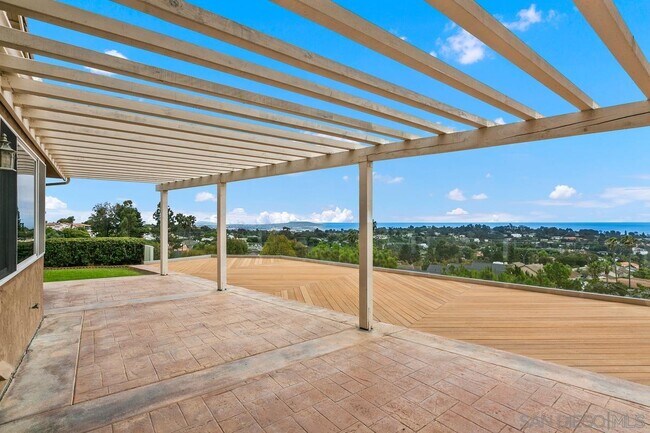 Building Photo - 2097 Caminito Capa