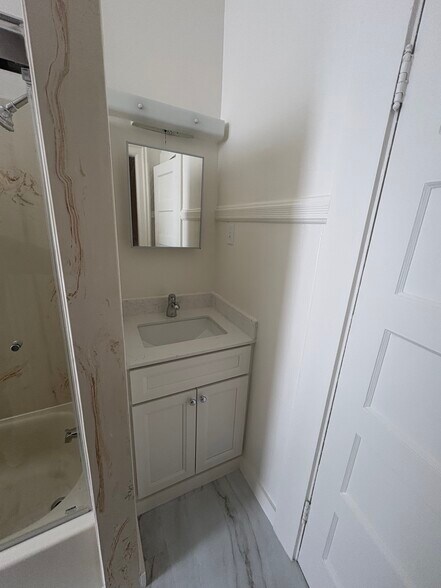Building Photo - 2433 Buena Vista Ave