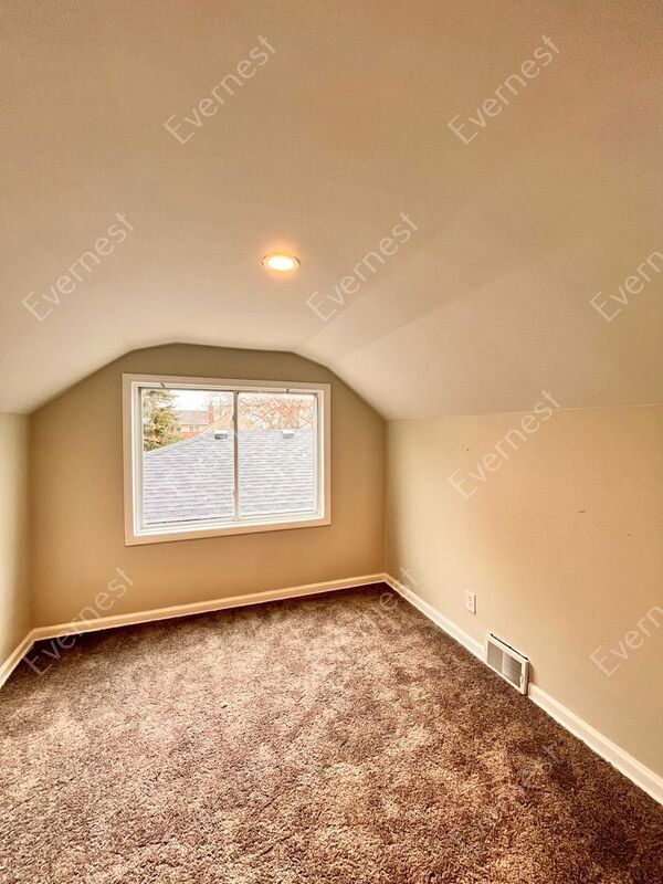 Building Photo - 11520 Maxwell Ave
