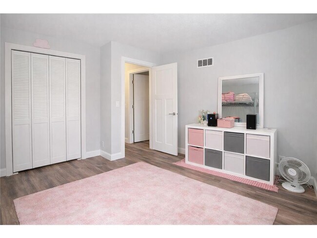 Building Photo - 1042 Circle Dr