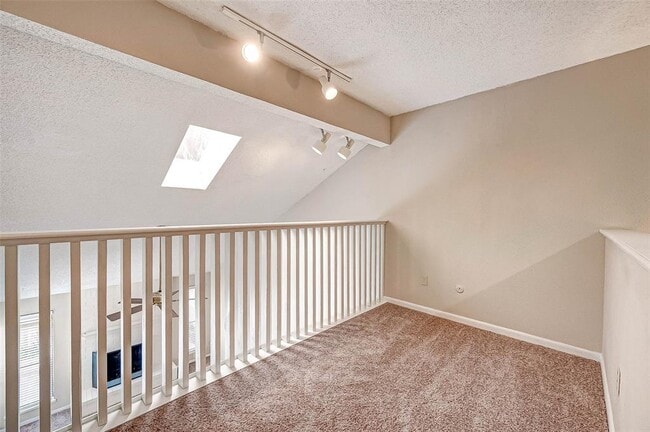 Building Photo - 13922 Hollowgreen Dr
