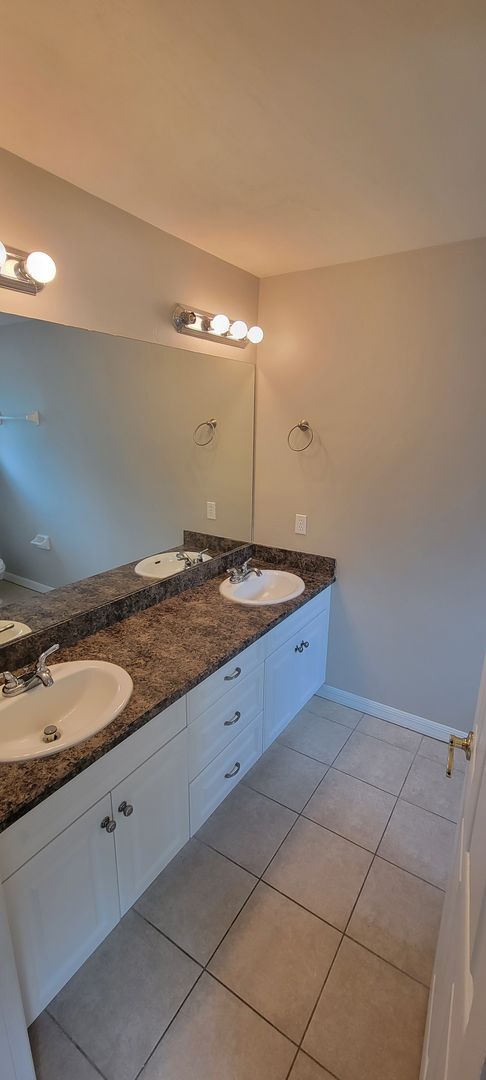 Building Photo - 1571 NW 29th Rd