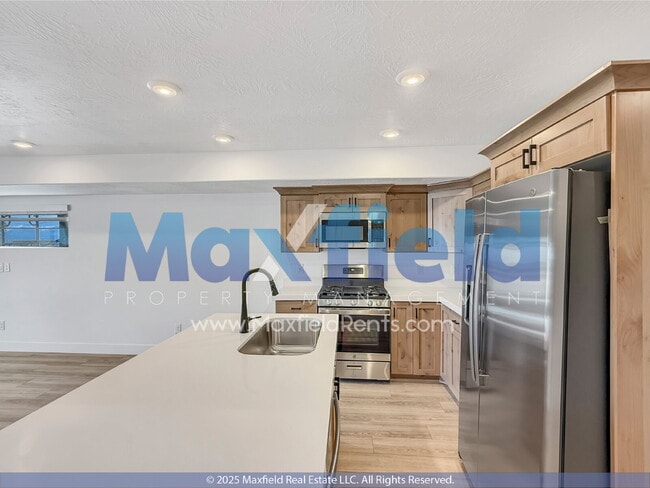 Building Photo - LEASE SPECIAL $100 OFF (First 3 Months) Town House 3BD 2.5BTH 2GAR - SPANISH FORK
