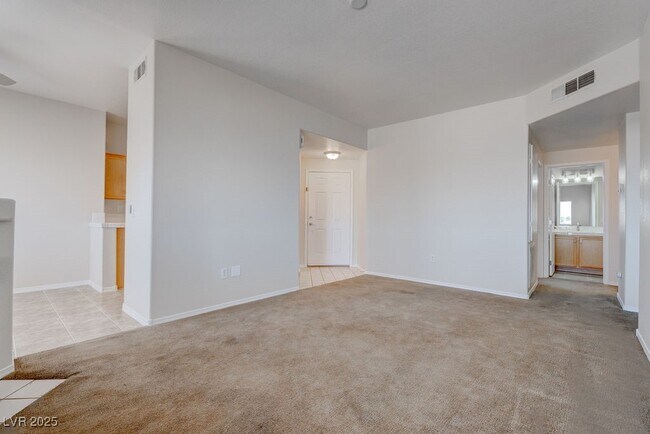 Building Photo - 1050 E Cactus Ave