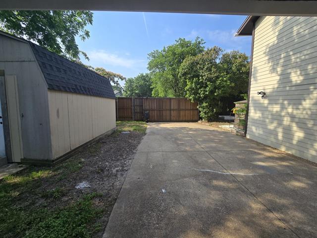 Building Photo - 1618 Sara Ln