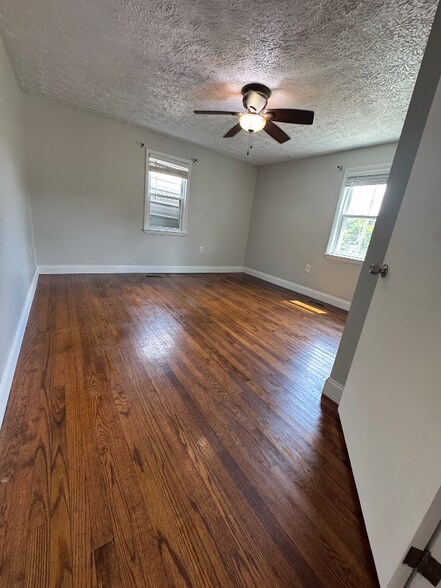 Building Photo - 401 Hollingsworth Cir