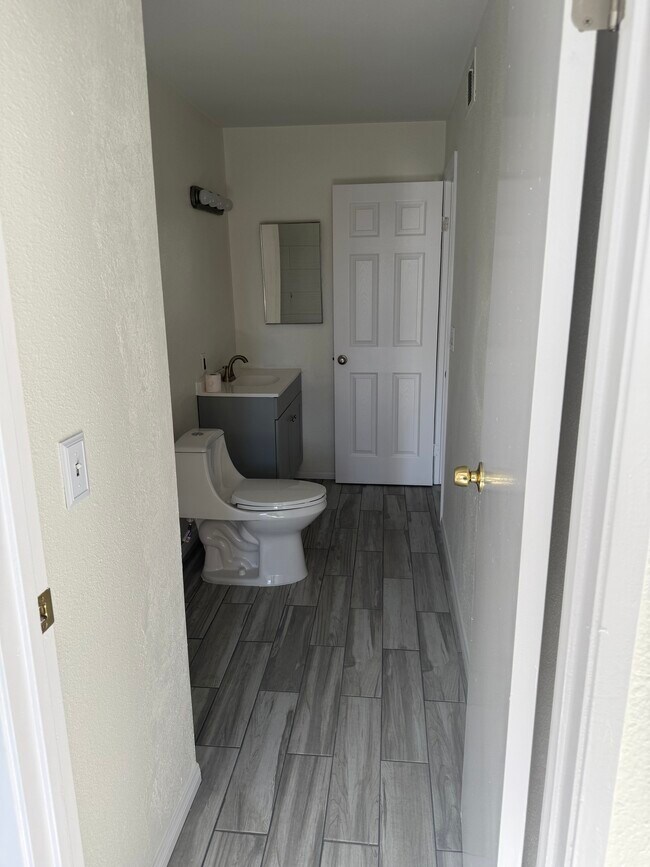 Restroom from Master - 118 W Santa Fe Ave
