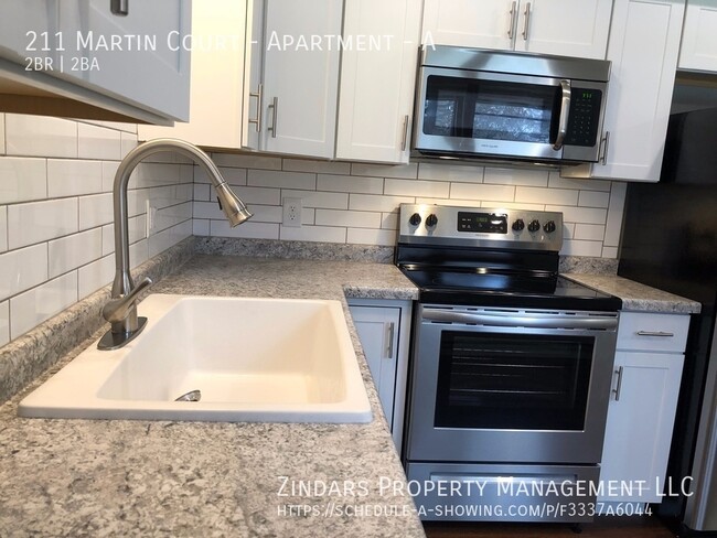 Building Photo - Remodeled bilevel 2 bedroom 1.5 bath townh...