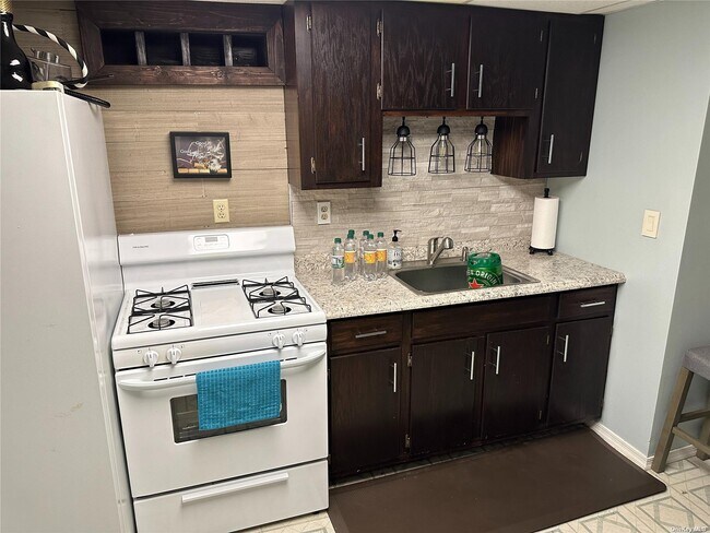 Building Photo - 154 Pennsylvania Ave