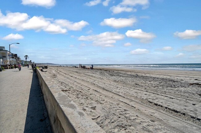 Building Photo - 3911 Ocean Front Walk