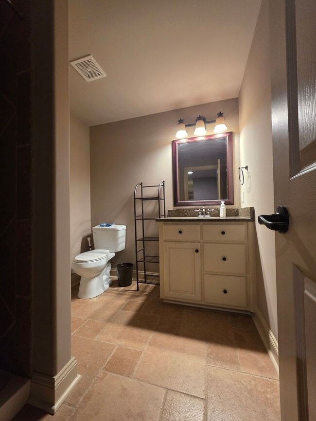 Building Photo - Executive Four Bedroom Rental w/ Office!