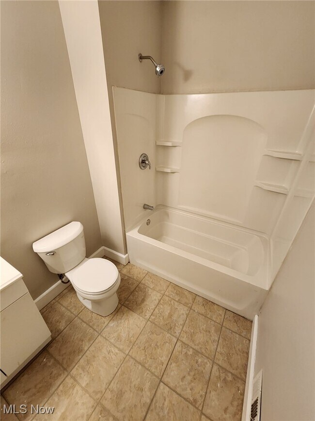 Building Photo - 2200 W 104th St