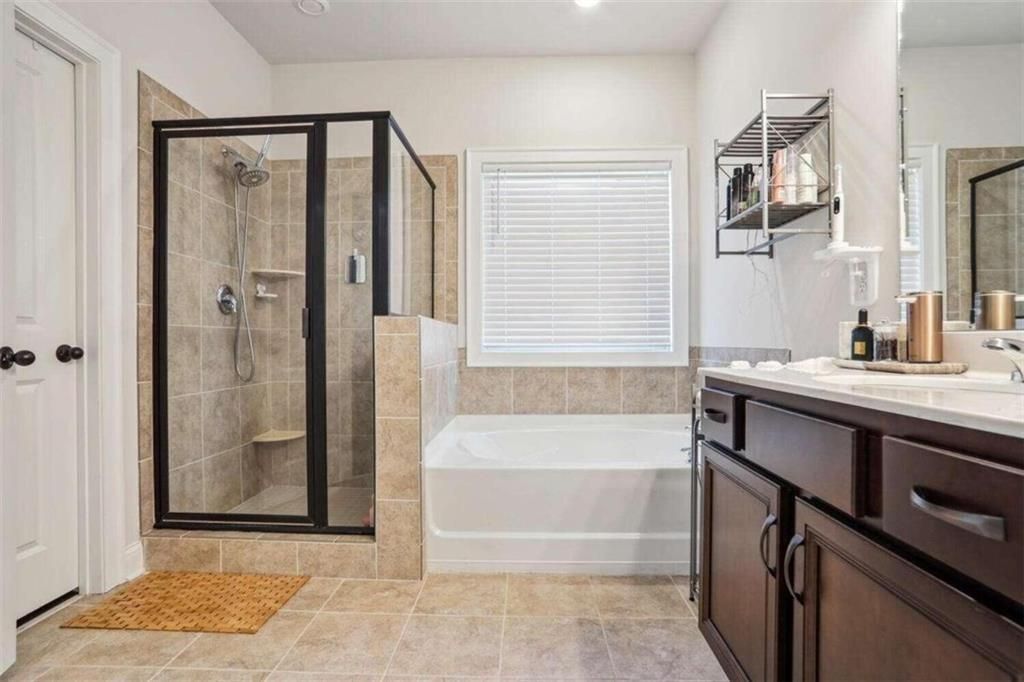 Building Photo - 1122 Hibiscus Way SW