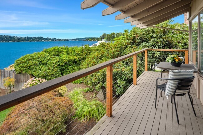 Building Photo - 4Bd/2.25Ba Bellevue House