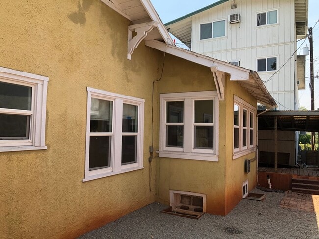 Building Photo - Enjoy The River Breeze On The Front Porch