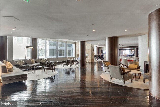 Building Photo - 1111 19th St N