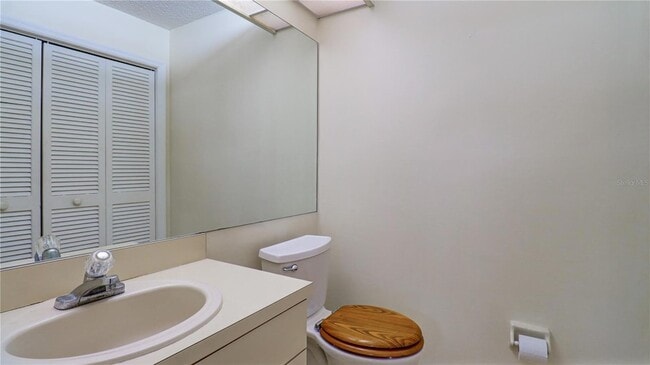 Building Photo - 15206 W Pond Woods Dr