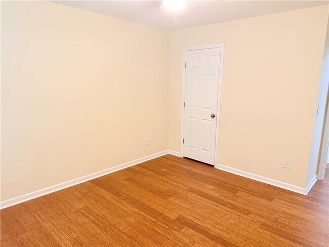 Building Photo - 2380 Fairlie Dr