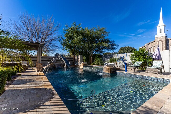 Building Photo - 2013 E Mallory St