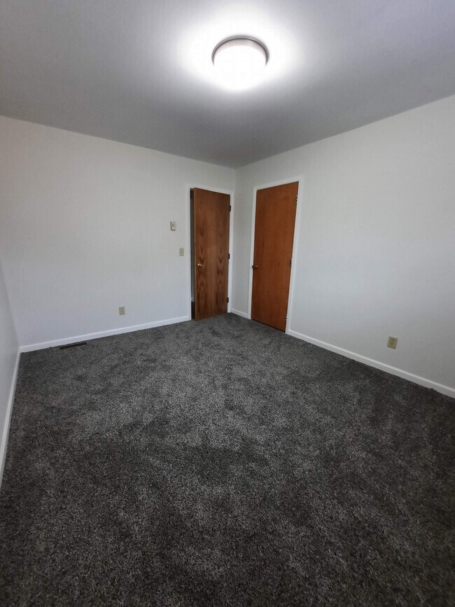 Building Photo - 3039 Runway Ave