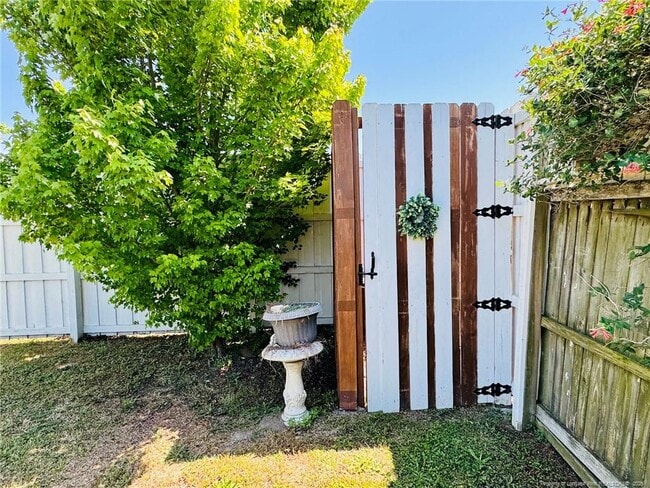 Building Photo - 1992 Henry Hammond Rd