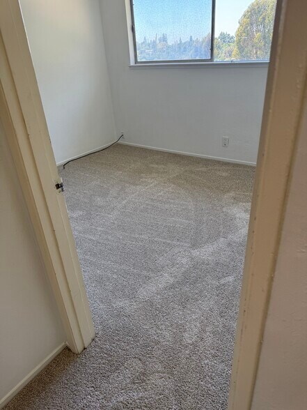 Building Photo - 8043 Greenridge Dr