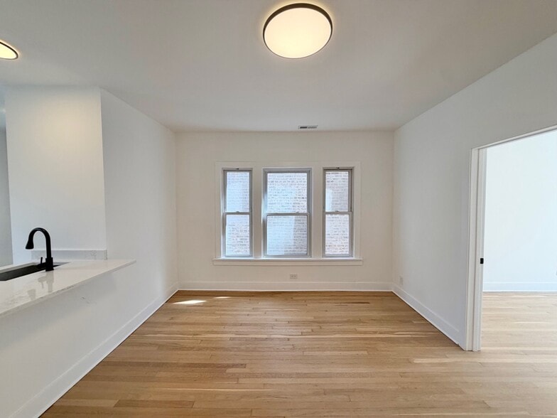 Building Photo - 1522 W Ardmore Ave