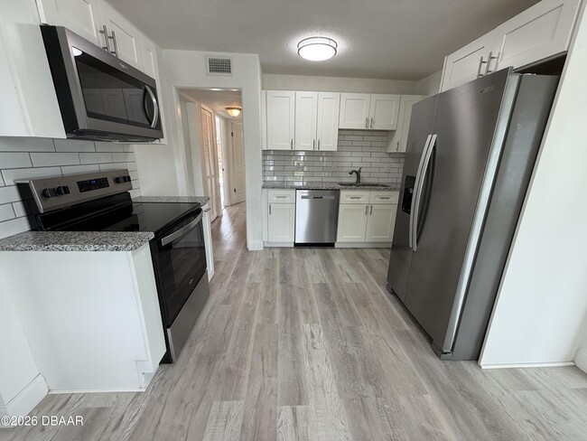 Building Photo - 157 15th St