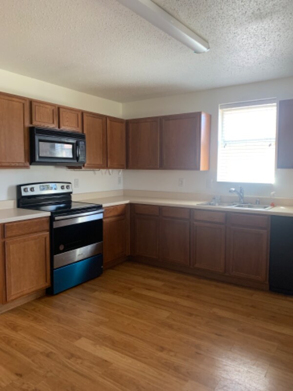 Building Photo - 6212 Thoroughbred Trail
