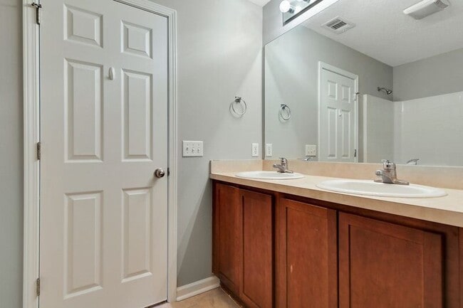 Building Photo - 850 Canyon Oak Loop