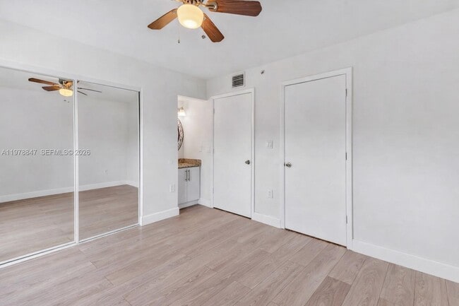 Building Photo - 126 Riviera Cir