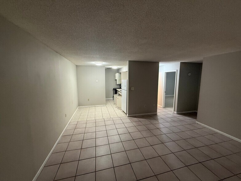 Building Photo - 3881 Janeen Cir