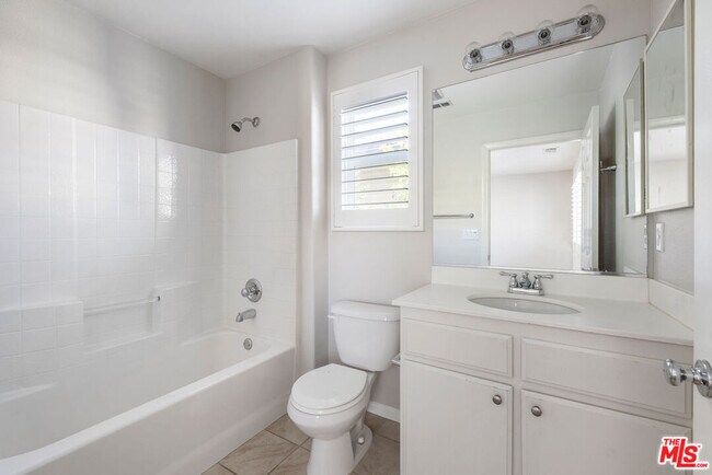 Building Photo - 6840 De Celis Pl