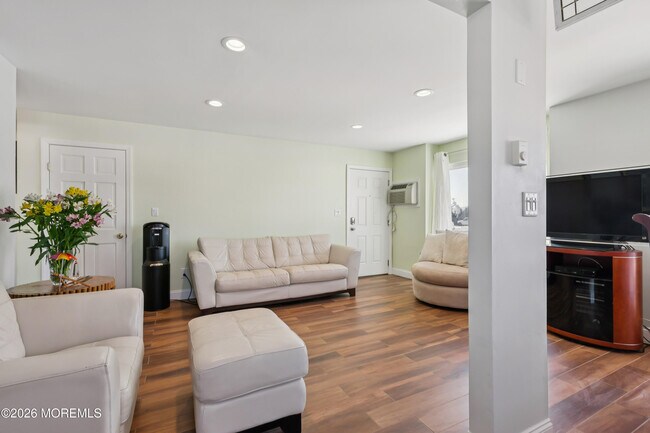 Building Photo - 1382 Ocean Ave