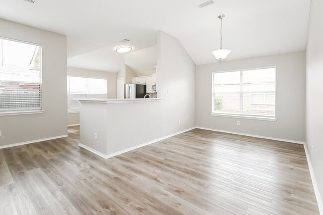 Building Photo - 1603 Wolf Creek Dr