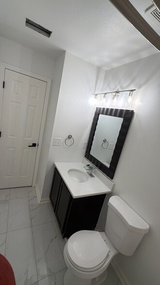 Building Photo - 705 Veryfine Dr