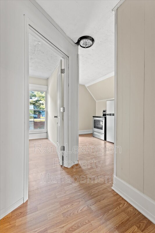 Building Photo - 306 E High St