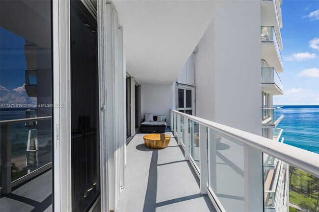 Building Photo - 16485 Collins Ave