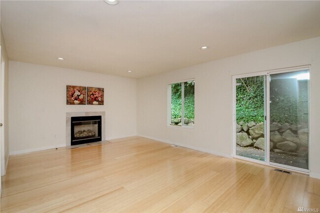 Building Photo - 3Bd/2.5Ba Renton House
