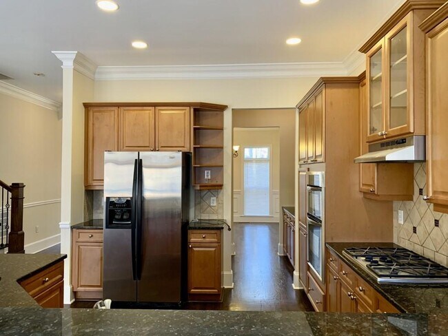 Building Photo - 5460 Glenridge View NE