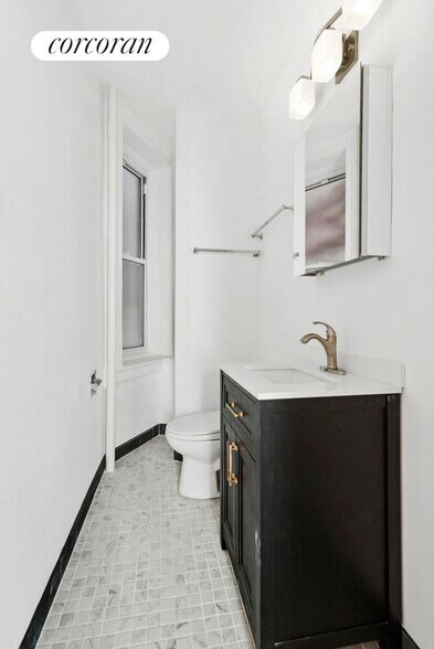 Building Photo - 423 E 84th St