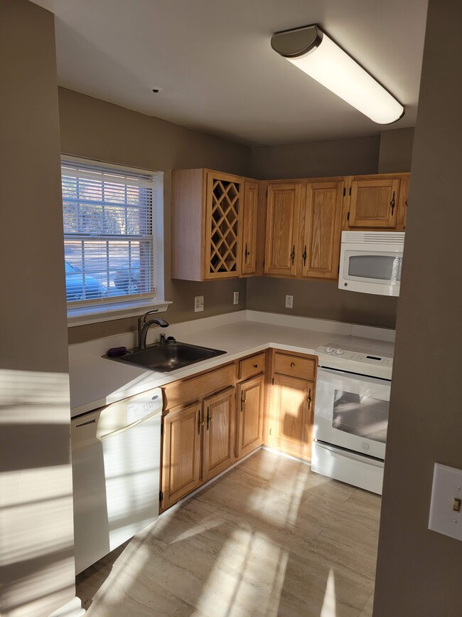Kitchen - 4411 Silverbrook Ln