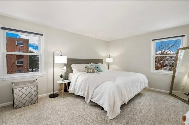 Building Photo - 25 Rockland St