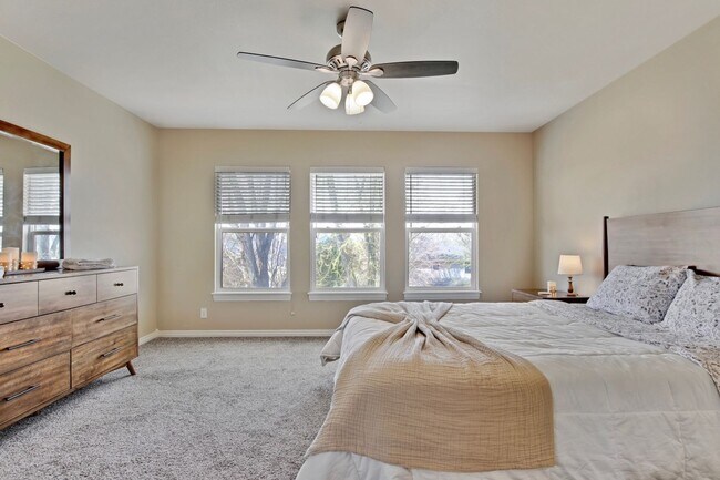 Building Photo - Fully Furnished 5 Bedroom Home in Eagle Id...
