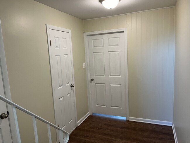 Building Photo - 2 Wimbledon Ln