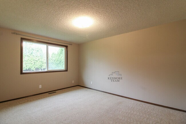 Building Photo - 3 Bed/2.5 Bath House in Pasco Near the River!