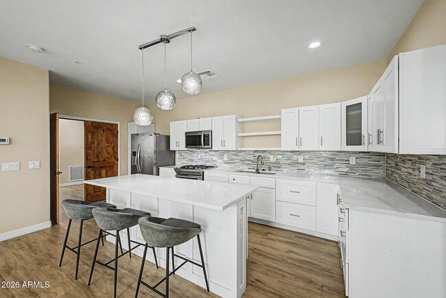 Building Photo - 2311 E Colter St