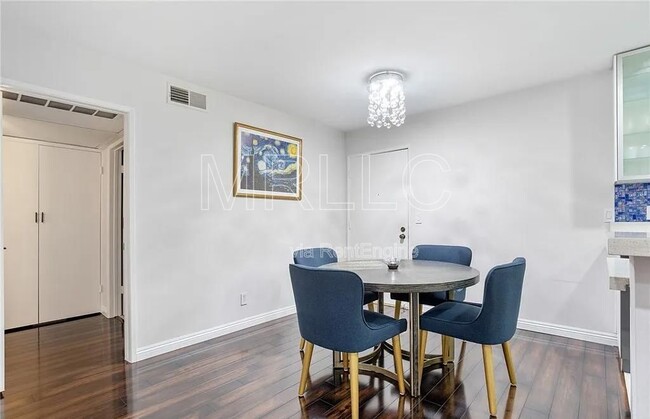 Building Photo - 355 S Madison Ave