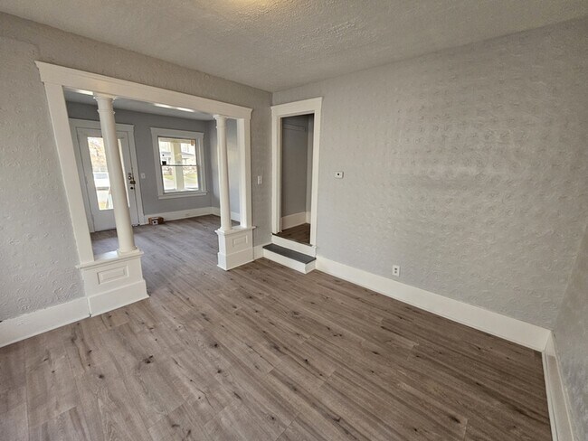 Building Photo - 1852 E 32nd St